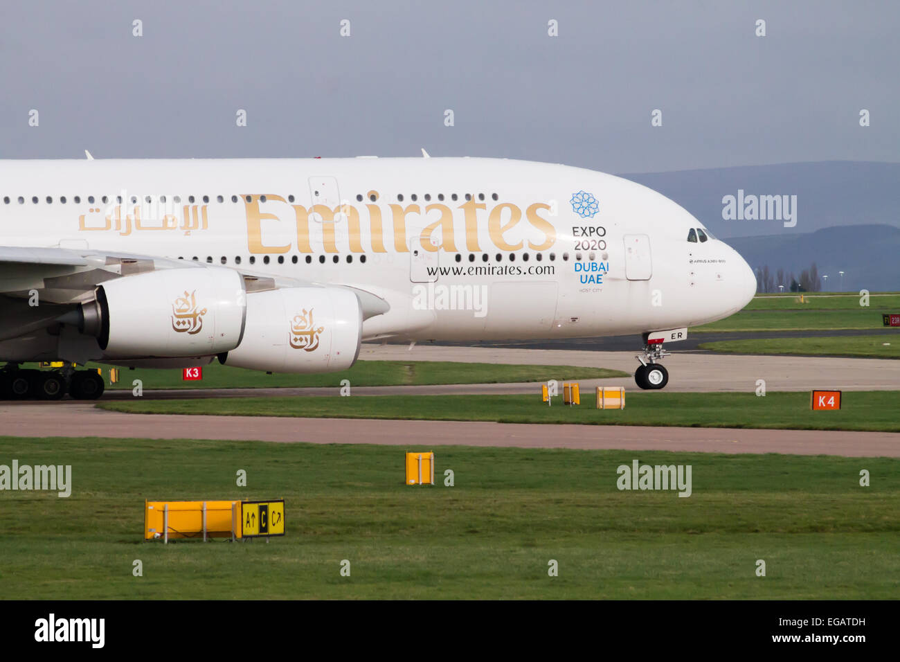 Emirates Airbus A380, des Rollens auf Manchester Flughafen. Stockfoto