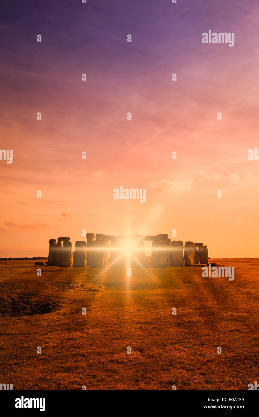 Sonnenaufgang über Stonehenge Stockfoto