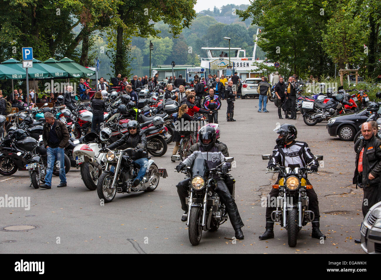 Motorrad-Hot-Spot, Treffpunkt für Biker, am Fluss Ruhr "Haus Scheppen", Essen, Deutschland Stockfoto