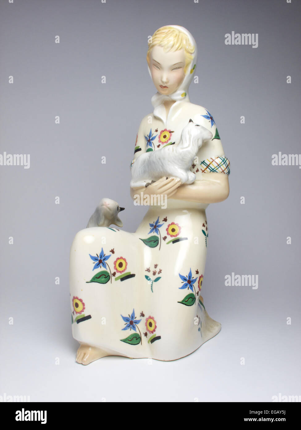 Le "Pastorella" Schäferin Bertelli italienischen Turin Art Deco Keramik Figur. Stockfoto