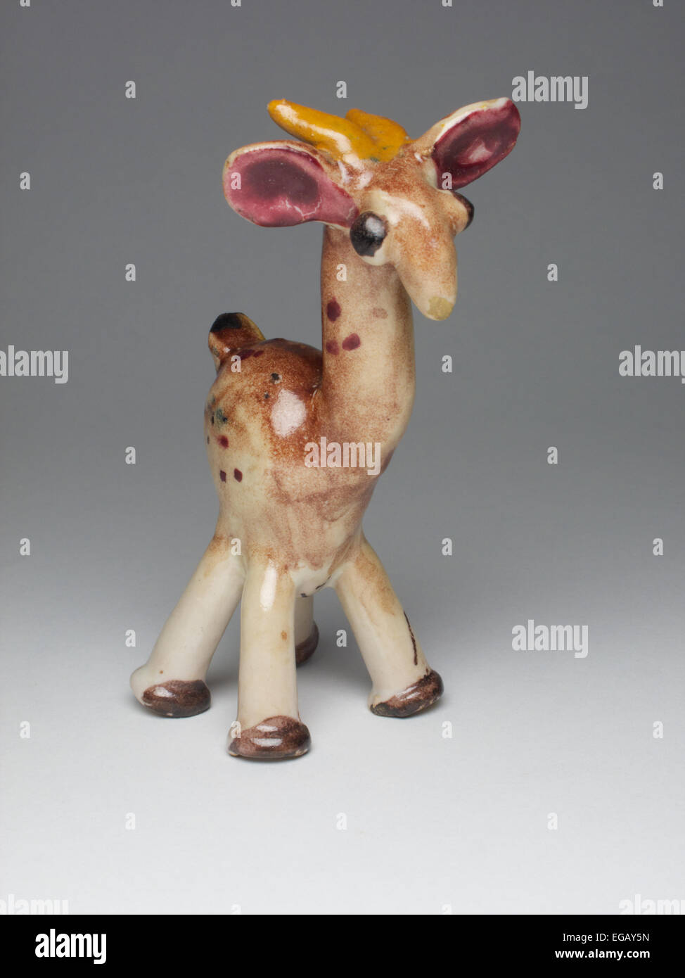 Amüsante Art-Deco-italienische Keramik Giraffe. Stockfoto