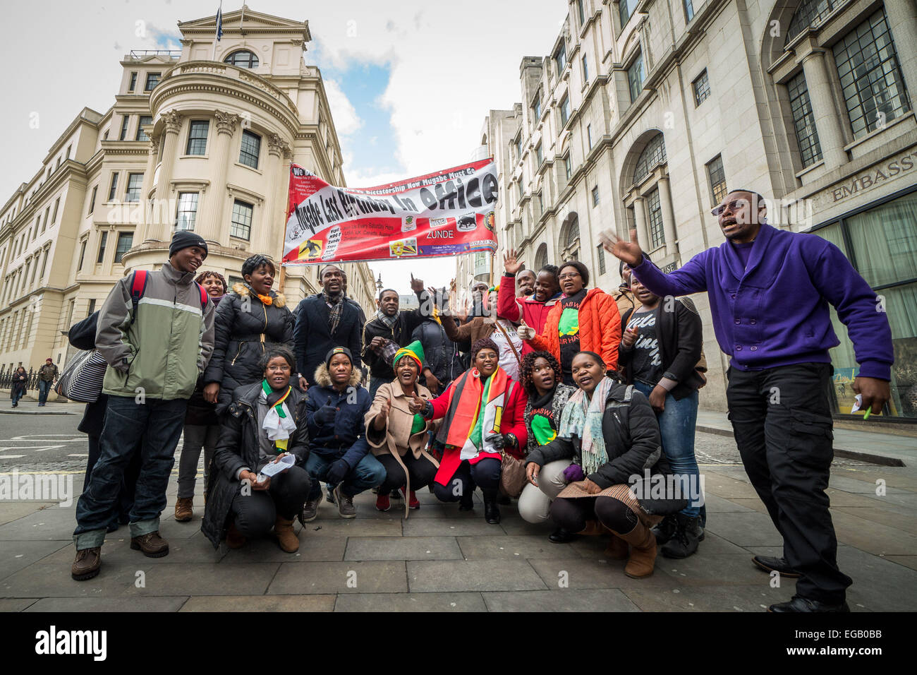 London, UK. 21. Februar 2015.  Mugabe dräht 91. Geburtstag Demonstration Credit: Guy Corbishley/Alamy Live-Nachrichten Stockfoto