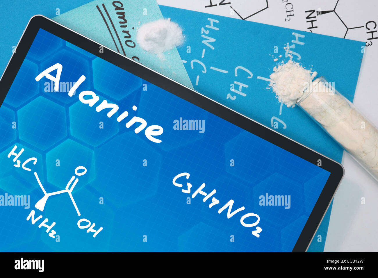 Tablet mit der chemischen Formel von Alanin. Aminosäuren. Stockfoto