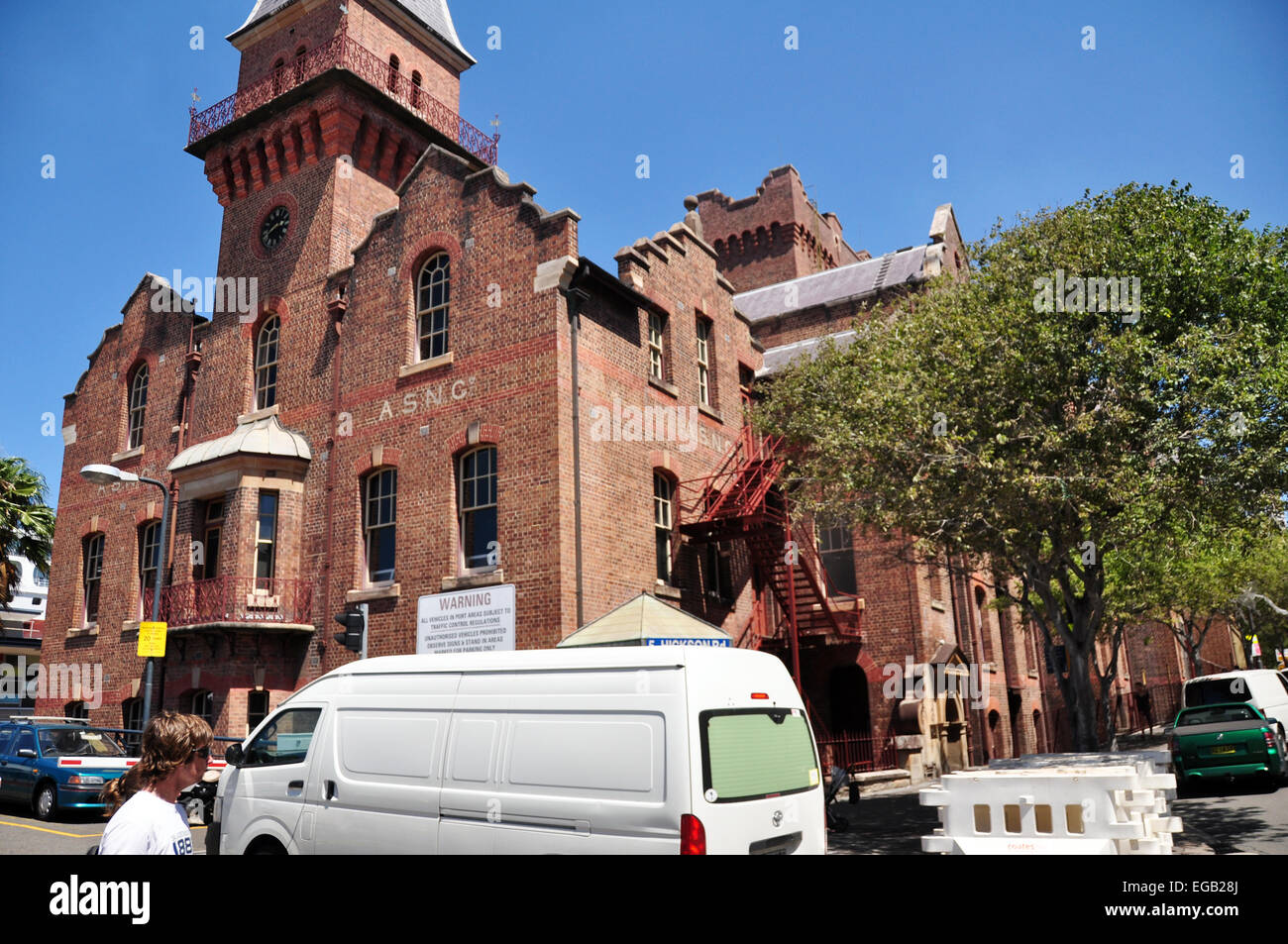 Verkehr und Stadt Leben des australischen Volkes mit Gebäude in der Stadt an Sydney am 24. Januar 2015 in New South Wales, Australien. Stockfoto