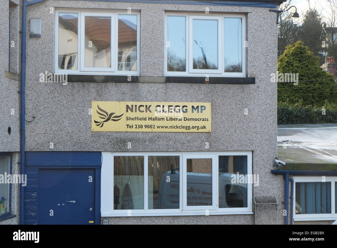 Nether Green Road, Sheffield, UK. 21. Februar 2015. Nick Clegg, stellvertretender Ministerpräsident, Sheffield Hallam University Wahlkreisbüro. Bildnachweis: Matthew Chattle/Alamy Live-Nachrichten Stockfoto