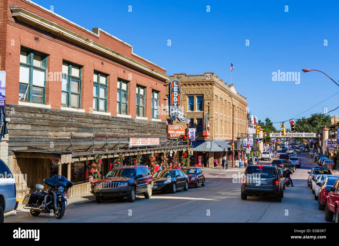 Exchange Avenue mit Blick auf die Kreuzung mit der Hauptstraße, Stockyards District, Fort Worth, Texas, USA Stockfoto