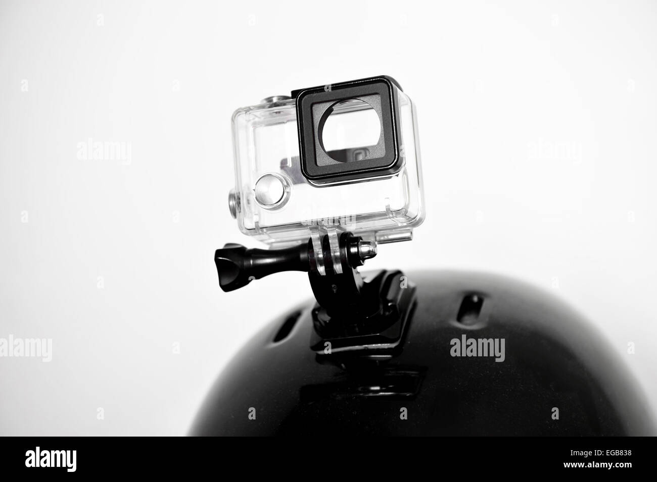 Detail-Aufnahme mit high-Definition-Aktion Kameragehäuse montiert auf einem Sportschutzhelm Stockfoto