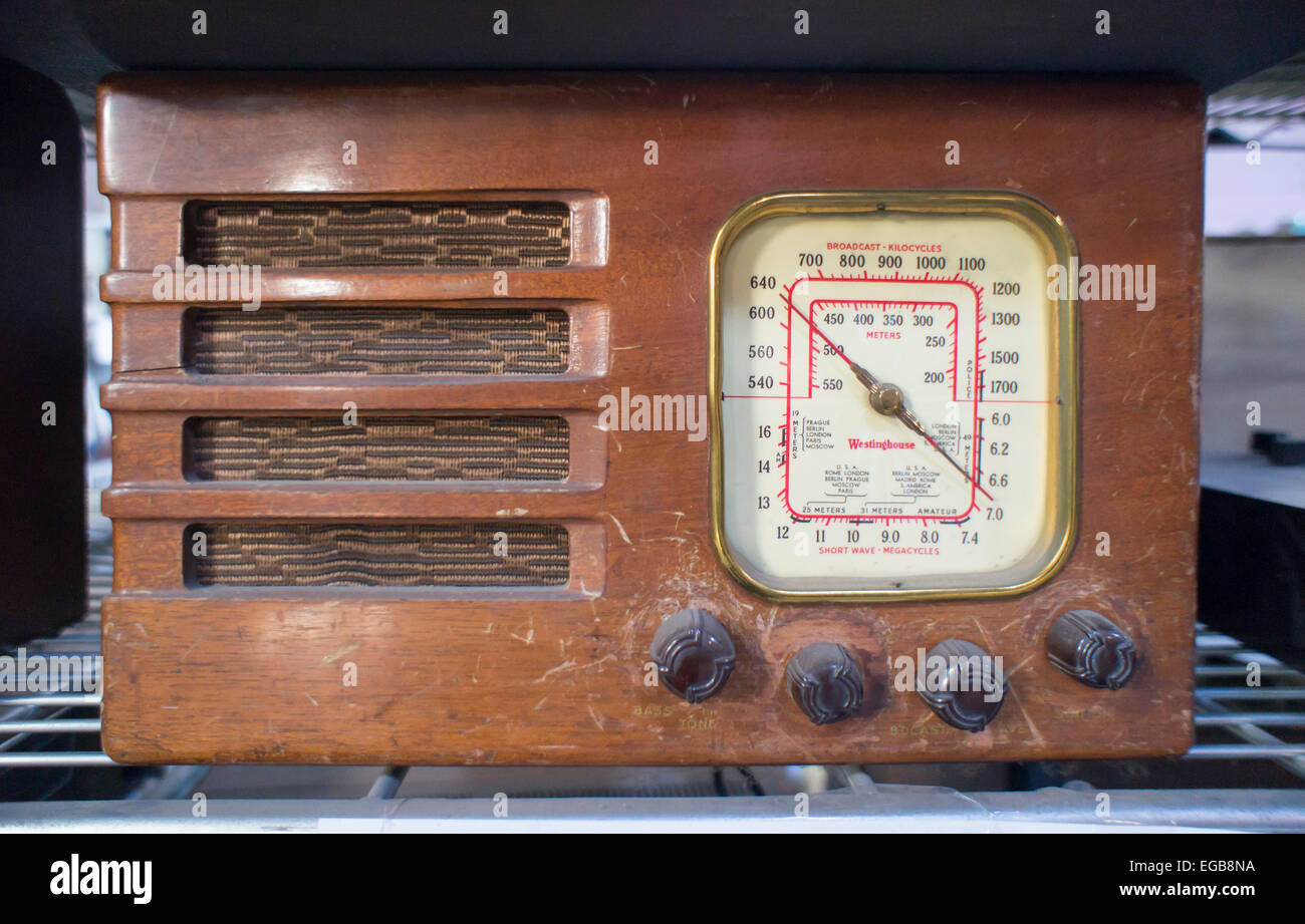Eine antike Westinghouse Marke bin / Kurzwelle Radio-Empfänger am Freitag, 20. Februar 2015 in New York. (© Richard B. Levine) Stockfoto