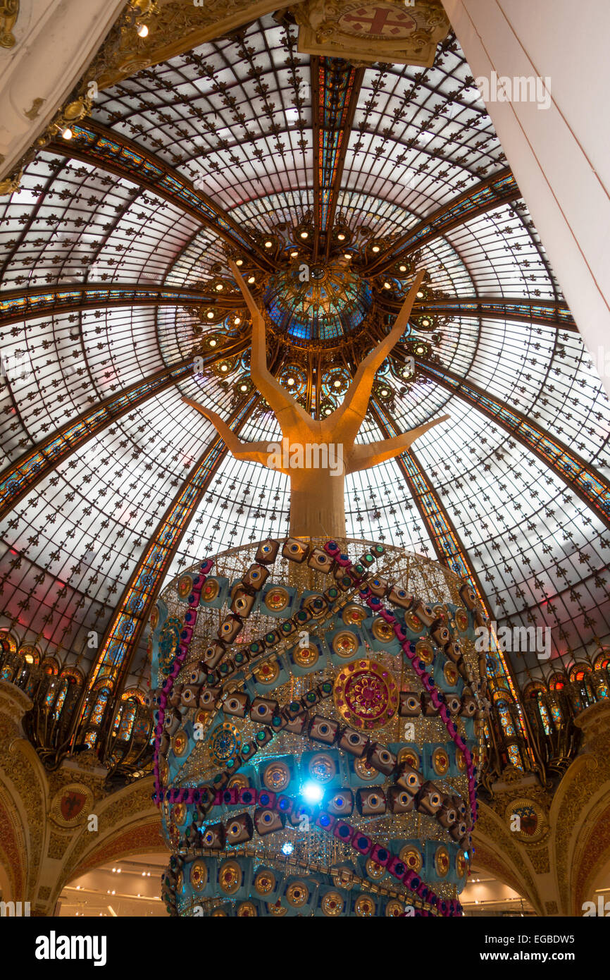 Upsidedown Weihnachtsbaum am Kaufhaus Galeries Lafayette, Paris