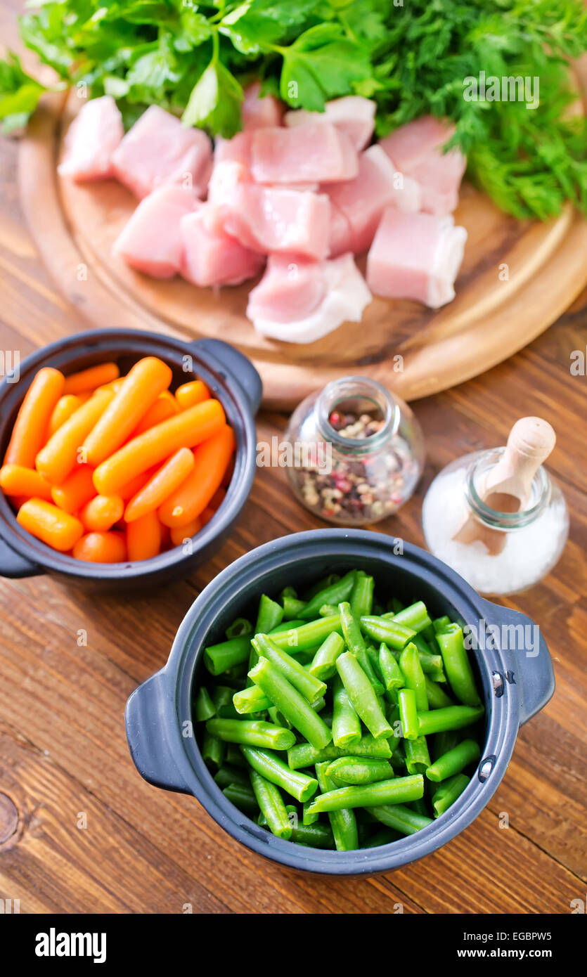 rohes Fleisch und Gemüse Stockfotografie - Alamy