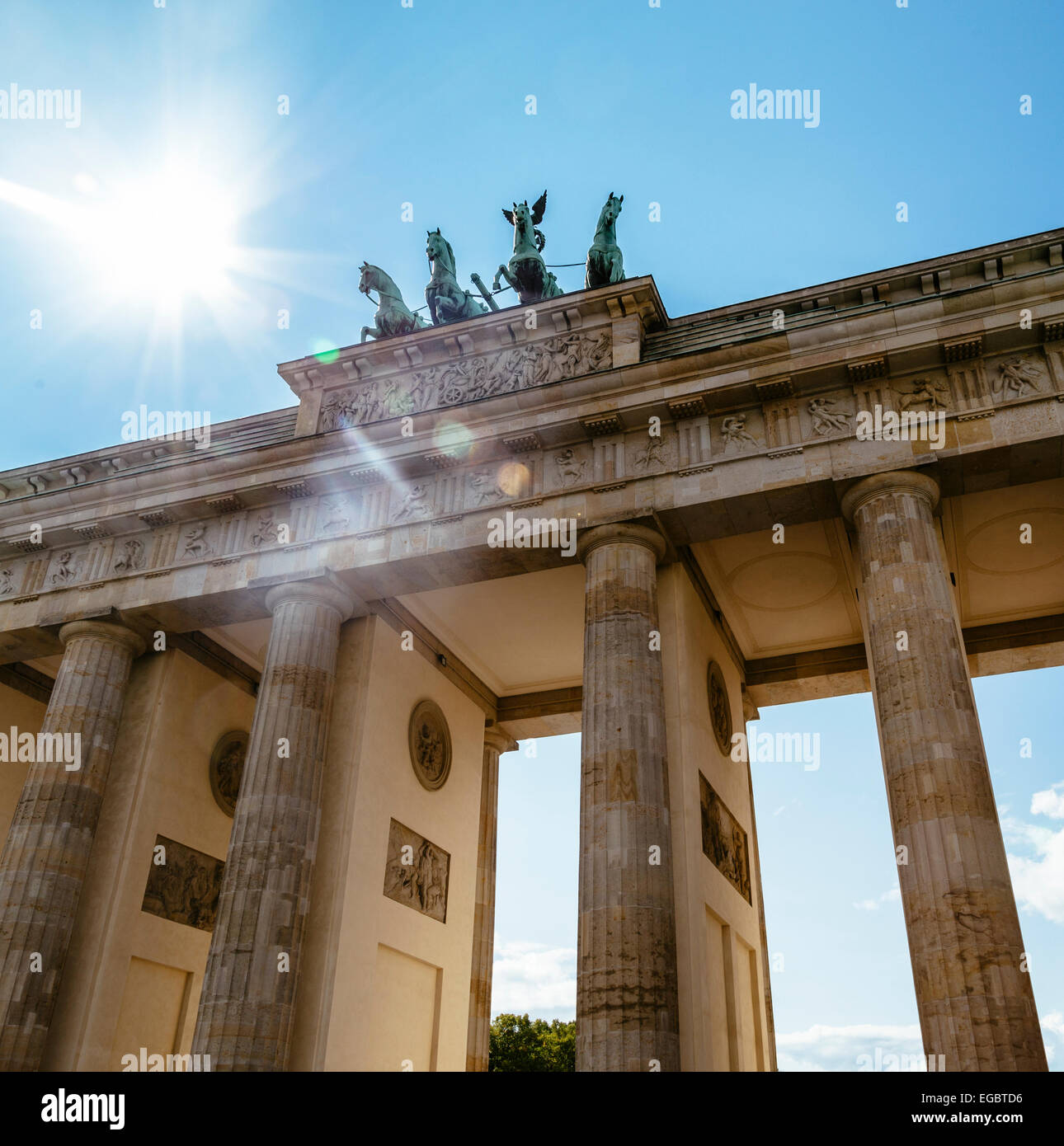Brandenburger Tor mit Blendung, Berlin, Deutschland Stockfoto
