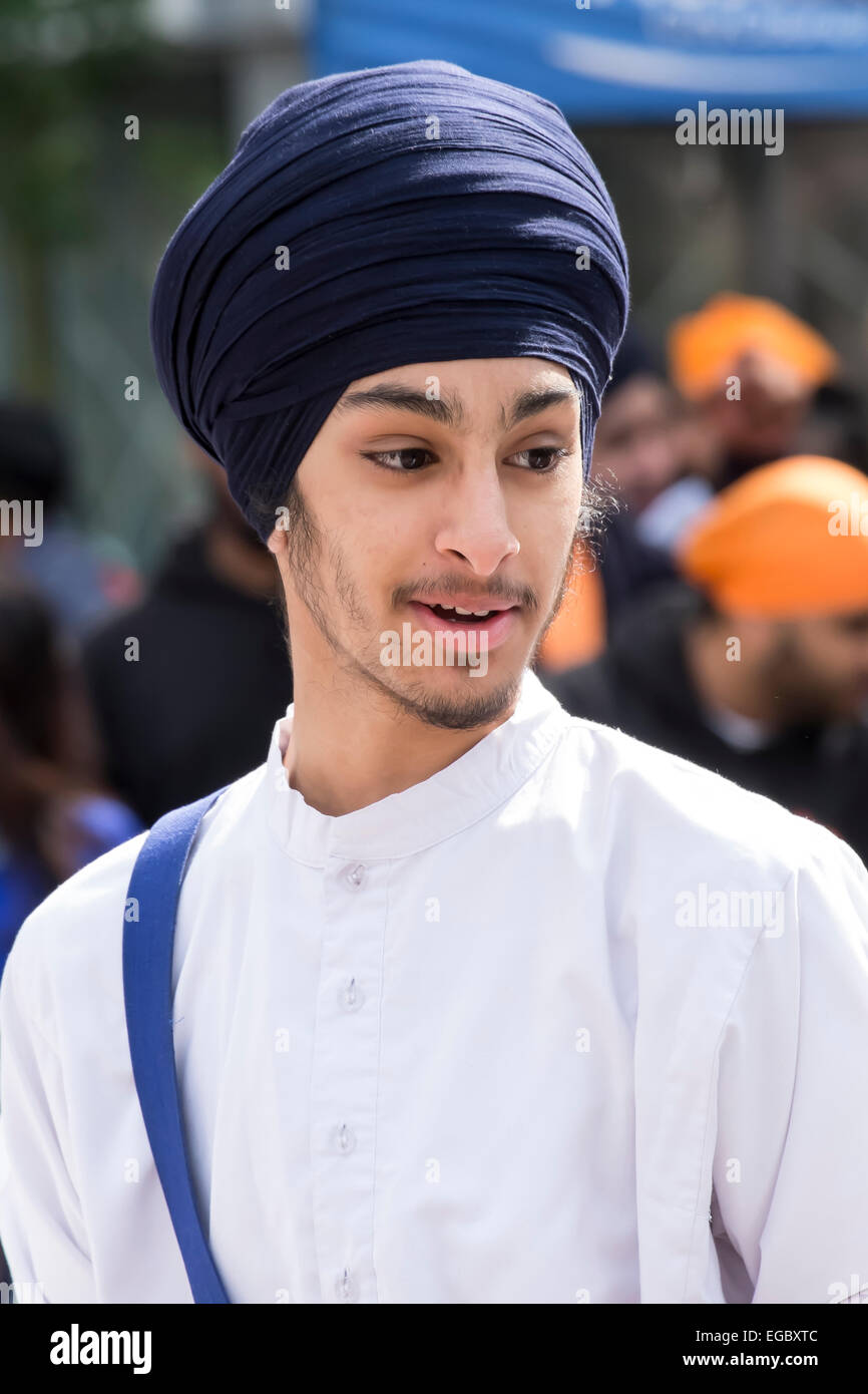 Young-Sikh Mann Teilnahme an Martial-Arts-Anzeige Stockfoto