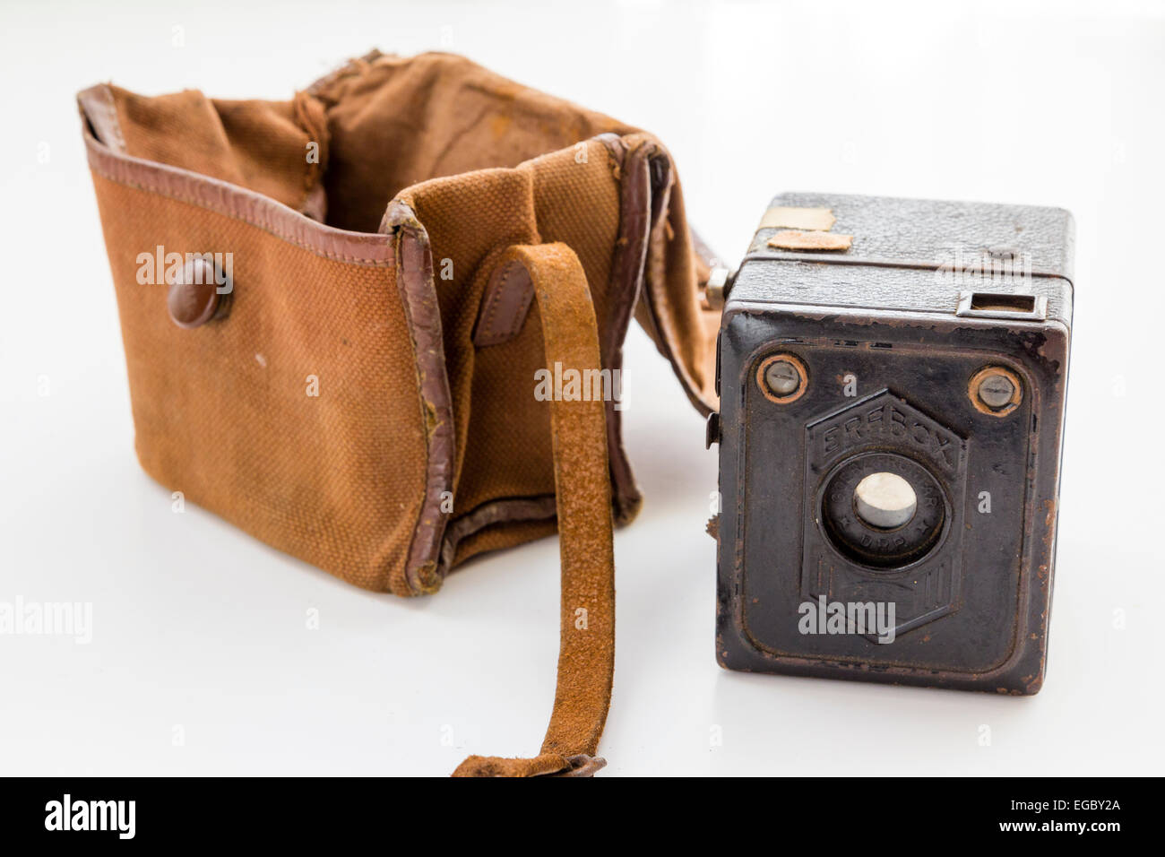 Vintage-Kamera, eine Kodak Six-20 Brownie Junior Boxkamera aus dem Jahr 1939-43. 620 war das verwendete Filmformat. Dies war das beliebte Portrait Model mit Leinenbeutel. Stockfoto