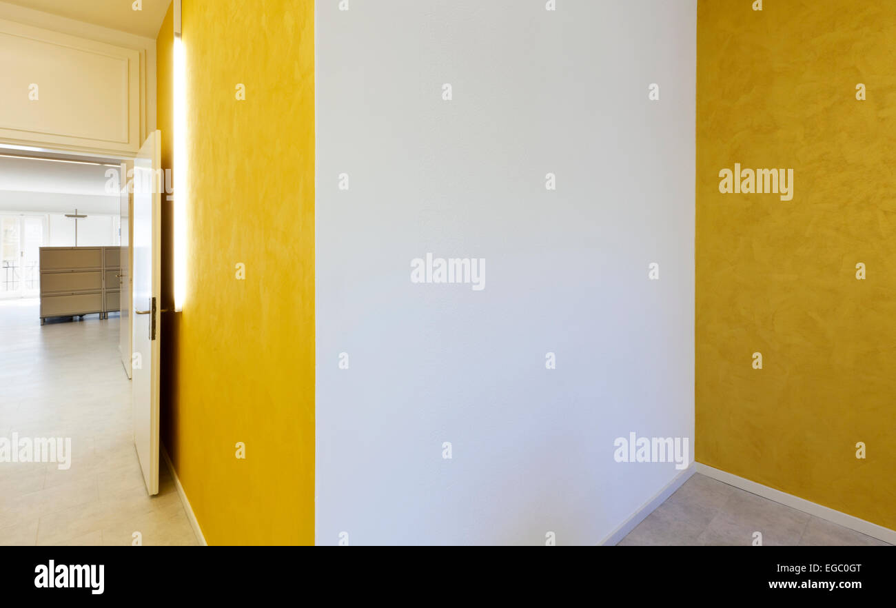 modernes Büro Innenarchitektur, gelbe Wände Stockfoto