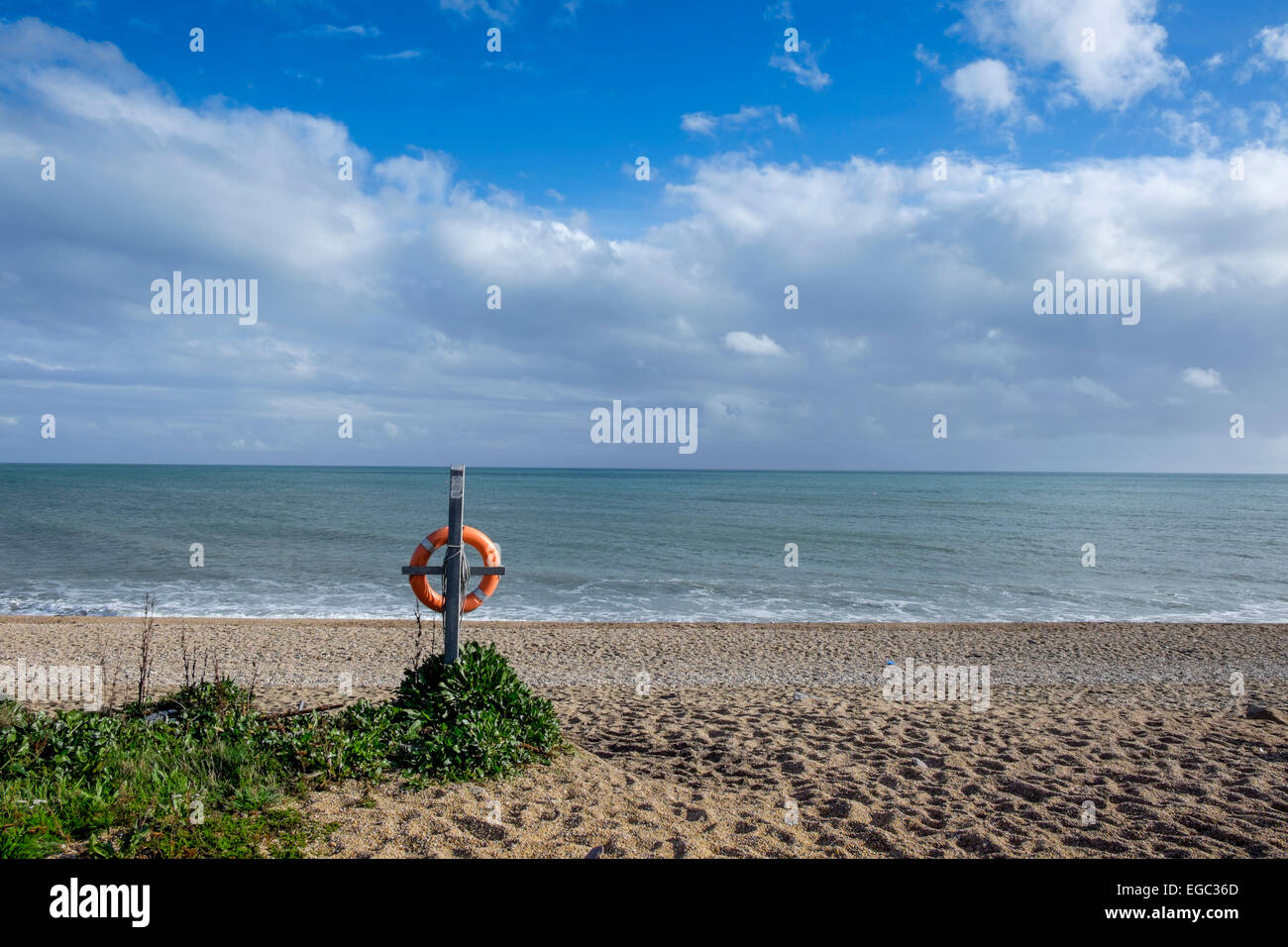 Rettungsring auf Slapton Sands Beach in South Devon Stockfoto