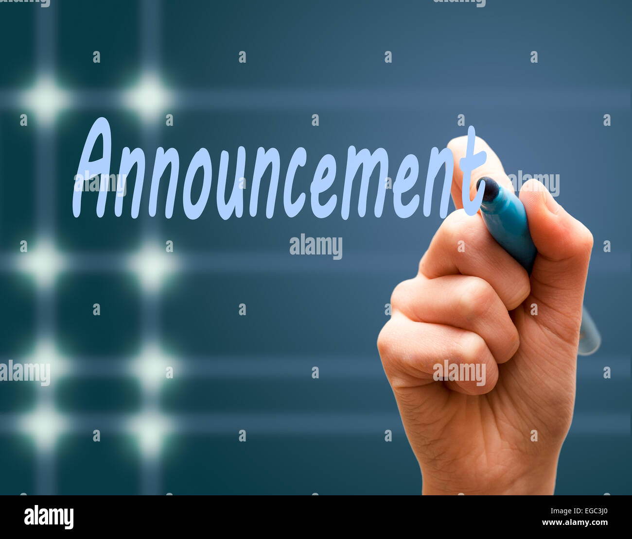 Handschrift mit Maker einen Ankündigung blauen Hintergrund Stockfoto