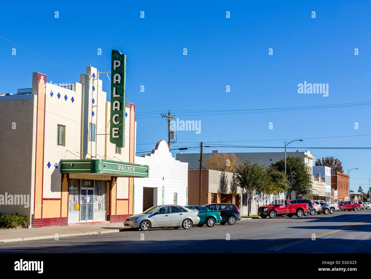 Main Street in der Innenstadt von Marfa, Texas, USA Stockfoto