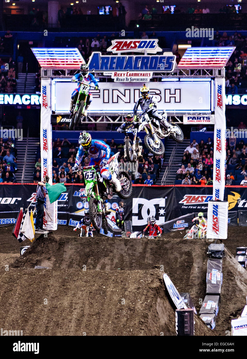 Tampa, Florida, USA. 22. Februar 2015. Reiter über dem Sprung bei der AMSOIL Arenacross Amalie Arena in Tampa FL. Kredit: Csm/Alamy Live-Nachrichten Stockfoto