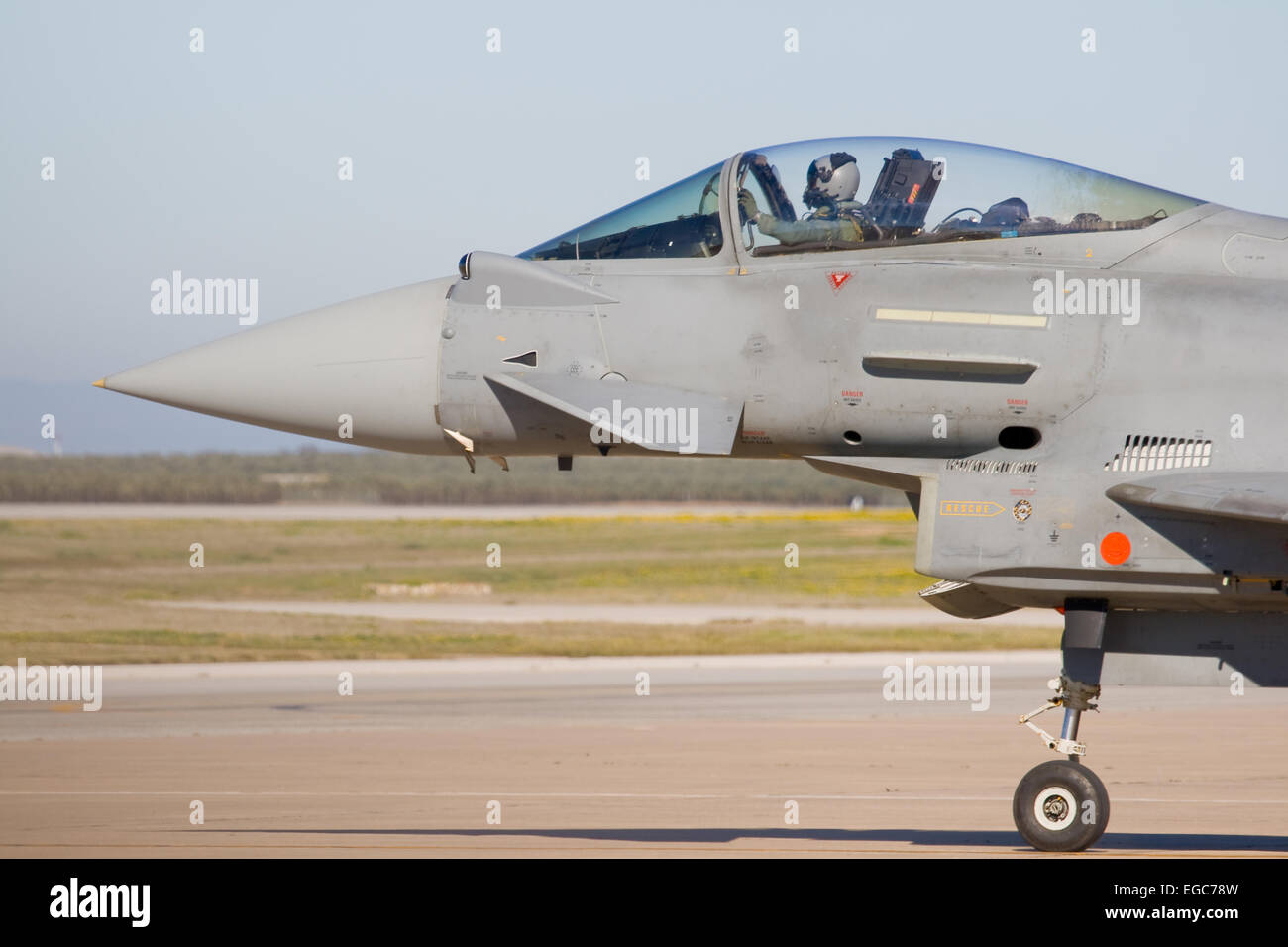 Militärflugzeuge, die Kampf- und anderen kriegerischen Funktionen zugewiesen Stockfoto