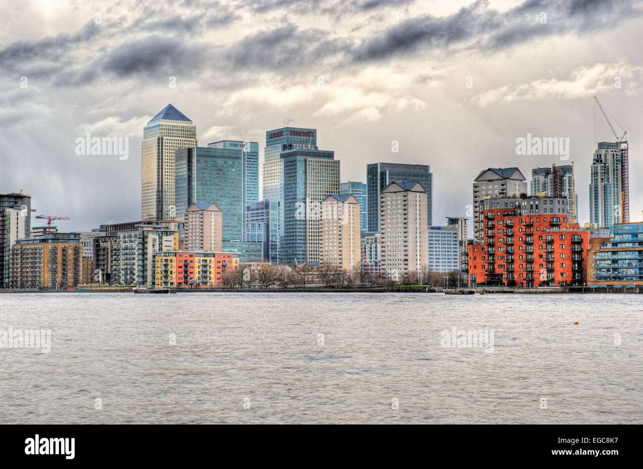 Gewitterwolken über Canary Wharf Konzept Bild des unruhigen Banking Bedingungen Stockfoto