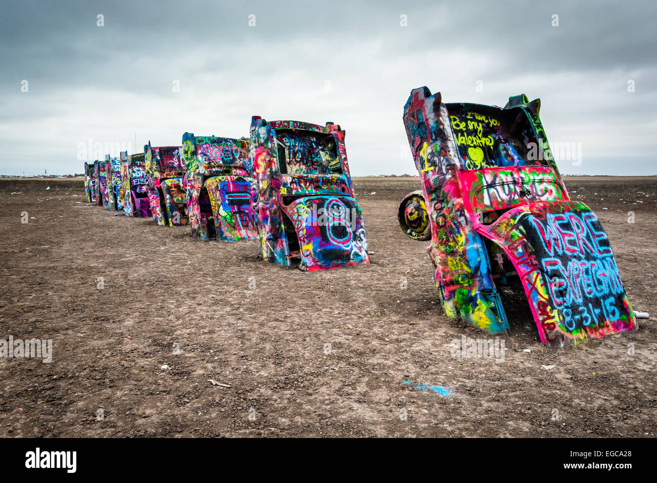 Die Cadillac Ranch, entlang der historischen Route 66 in Amarillo, Texas. Stockfoto