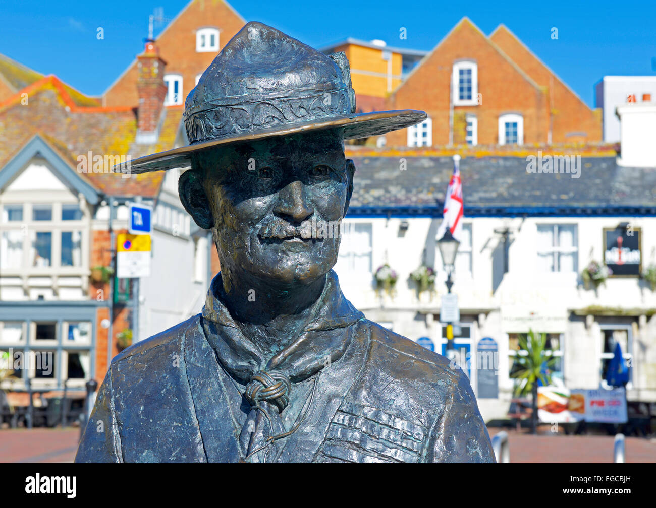 Statue von Lord Baden-Powell am Kai in Poole, Dorset, England UK Stockfoto