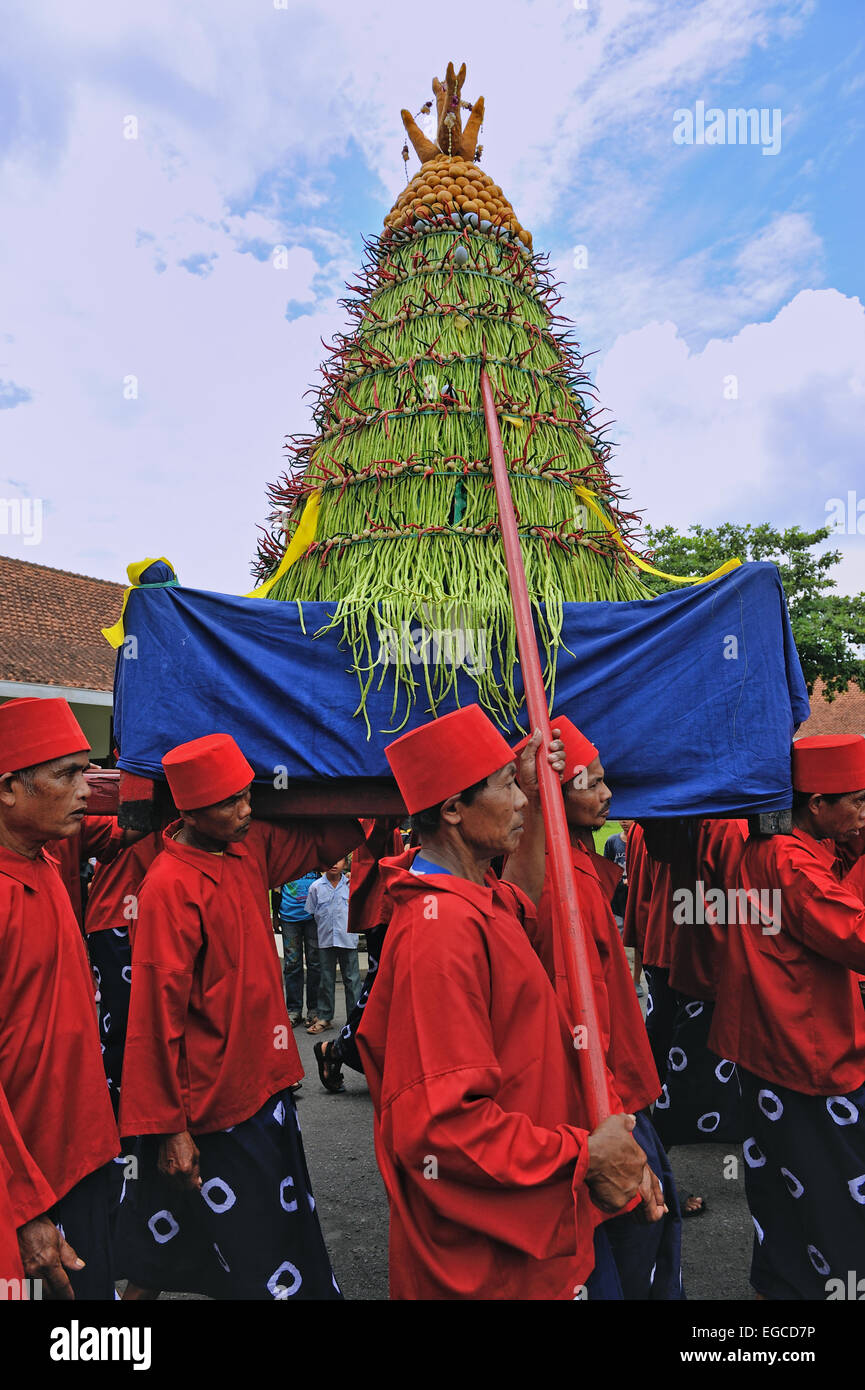 Gerade die Grebeg Maulud präsentieren Keraton Gunungan als Symbol der Dankbarkeit Stockfoto