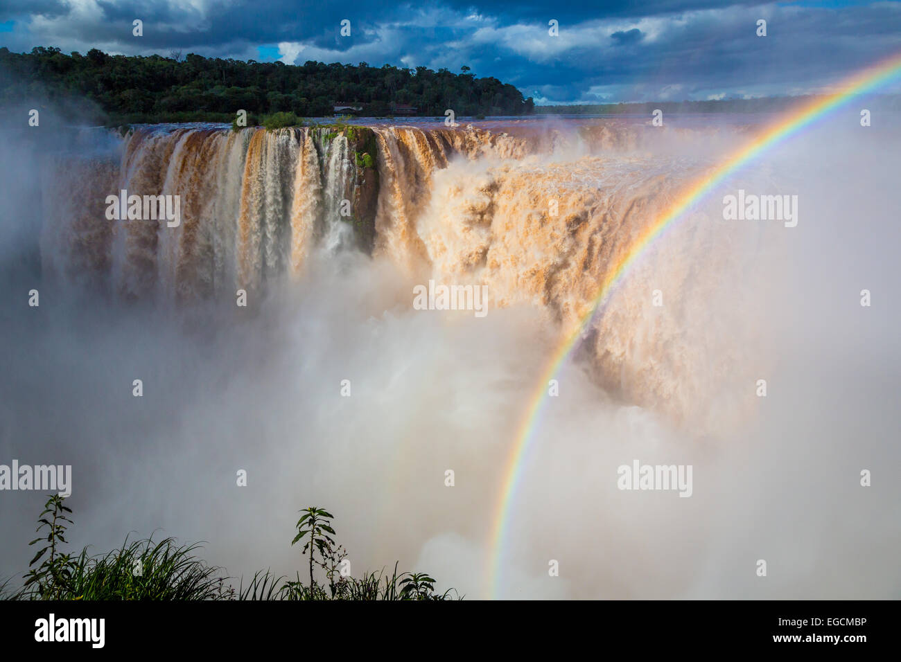 Iguazu-Wasserfälle sind Wasserfälle des Flusses Iguazu an der Grenze zwischen Argentinien und Brasilien Stockfoto