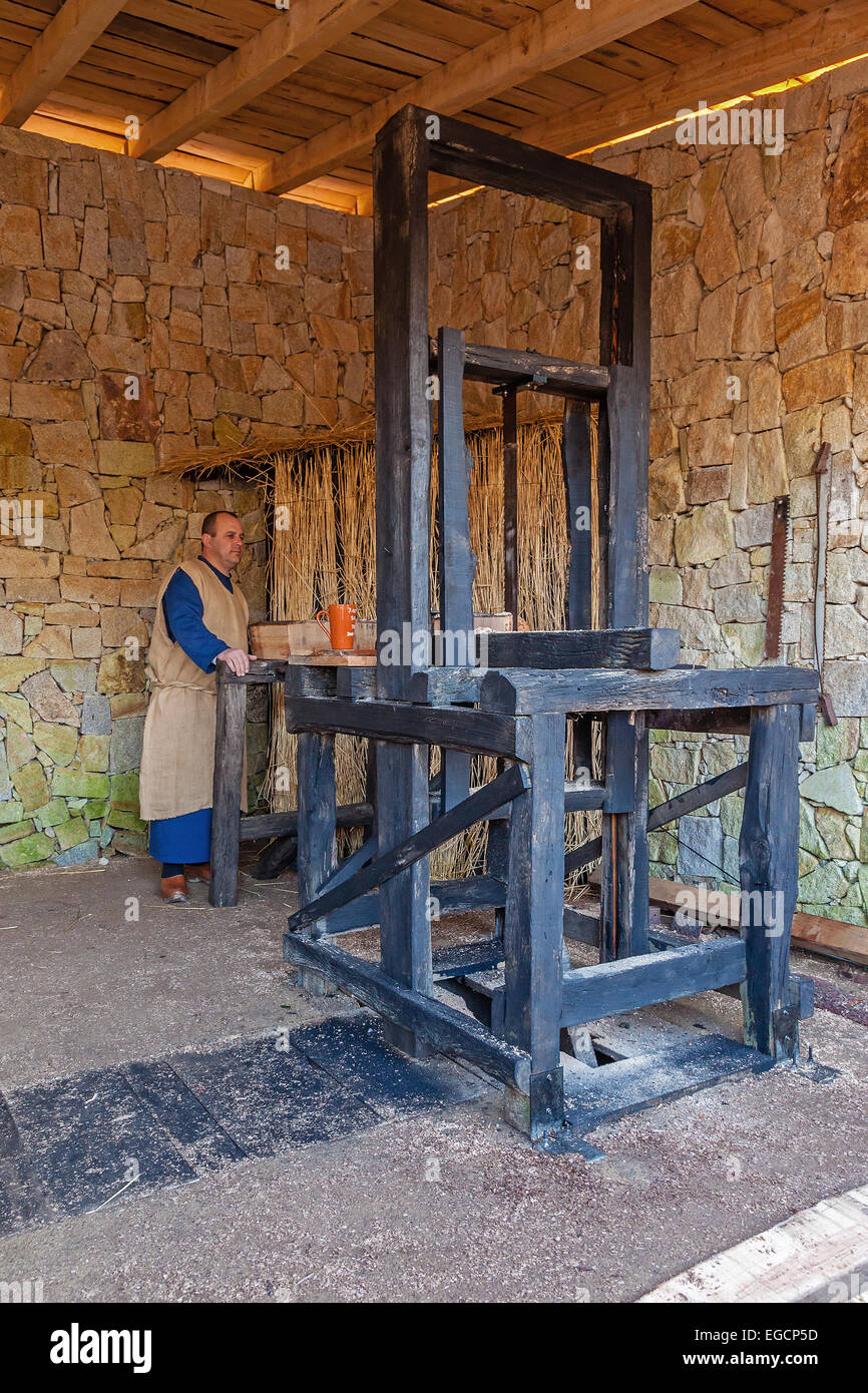Priscos, Portugal. Größte lebende Krippe in Europa. Darstellung eines Sägewerkes von Einheimischen. Bitte lesen Sie die "weitere Informationen"-Feld. Stockfoto