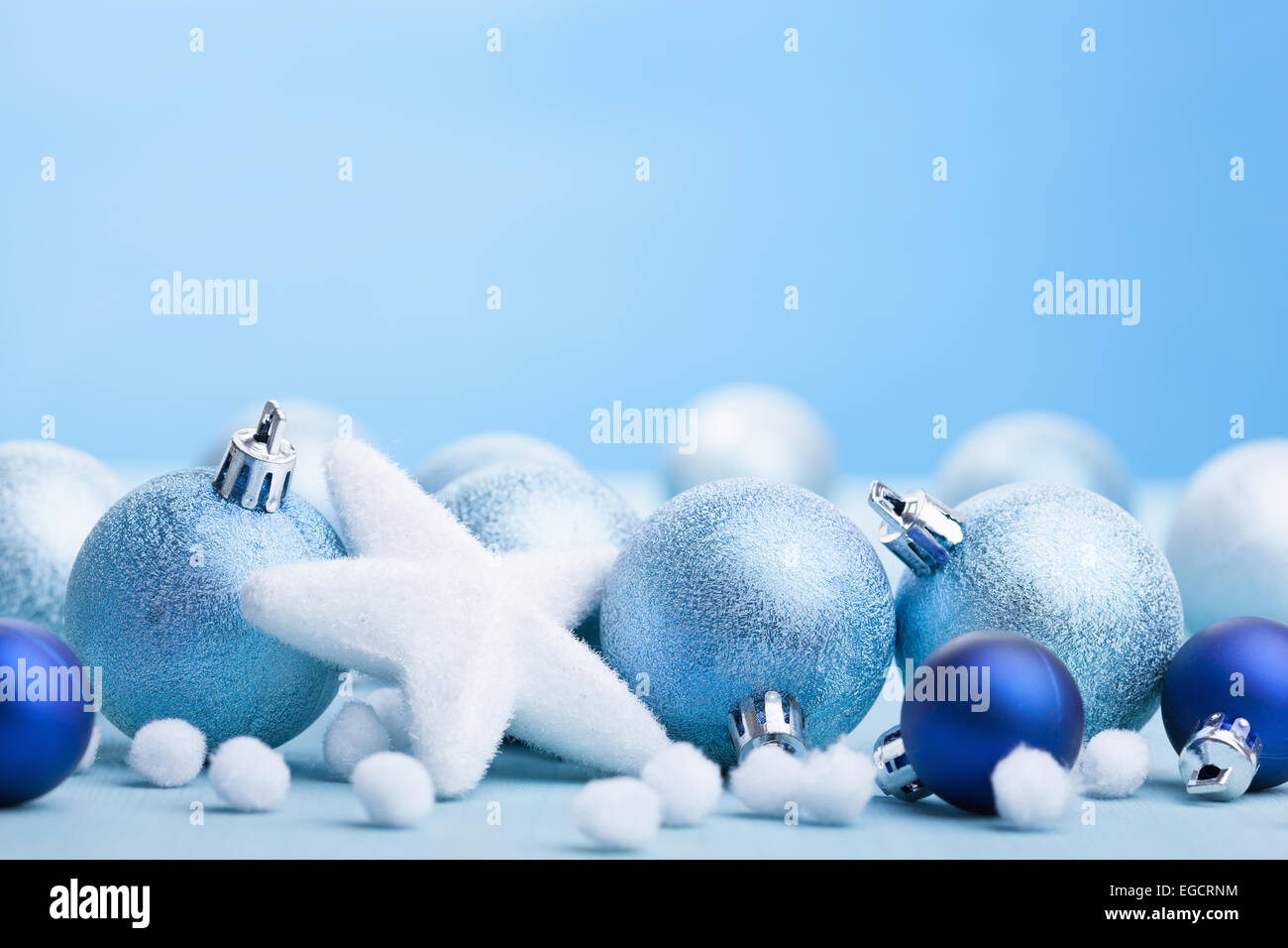 blaue Kugeln Weihnachtsdekoration Stockfoto