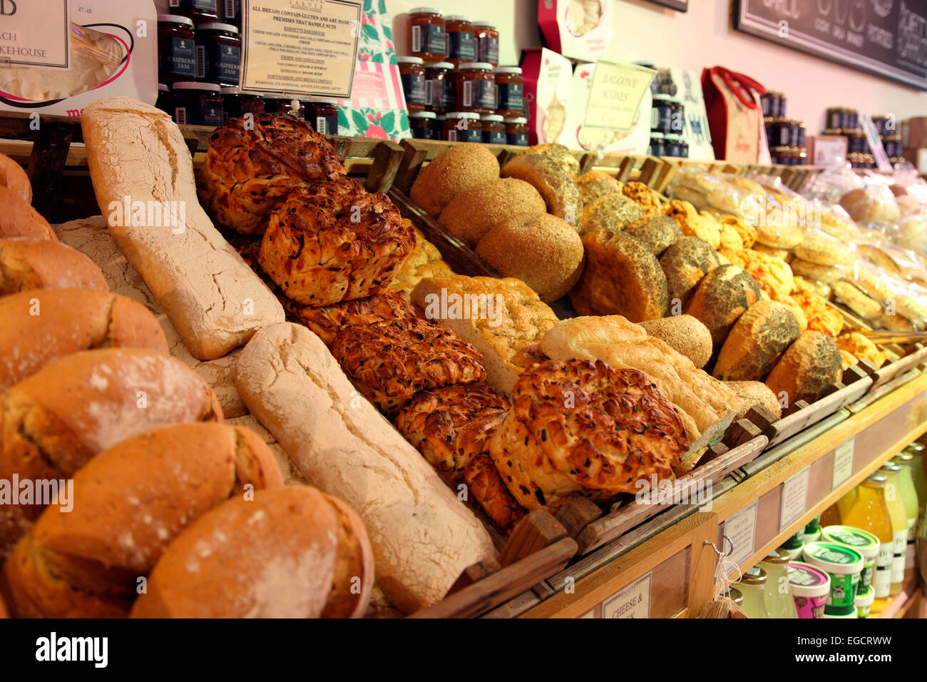 Artisan Brot zum Verkauf an Balgove Speisekammer Stockfoto