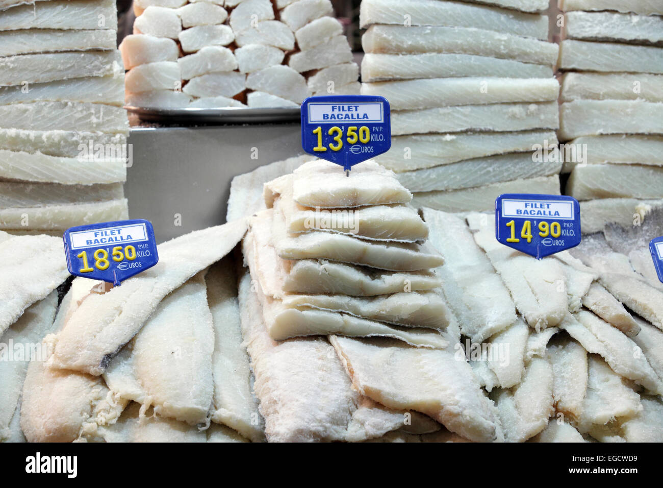 Bacalhau, getrocknet, gesalzen Kabeljau zum Verkauf auf Markt-Barcelona, Spanien Stockfoto