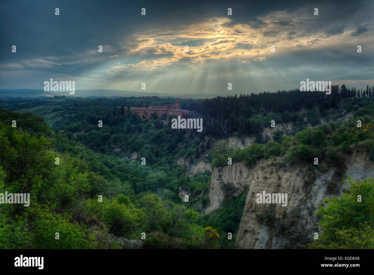 Abtei von Monte Oliveto Maggiore, Benediktiner-Kloster in der Nähe von Asciano, Val d ' Orcia, Orcia-Tals, UNESCO-Weltkulturerbe, Provinz Siena, Toskana, Italien, Europa Stockfoto