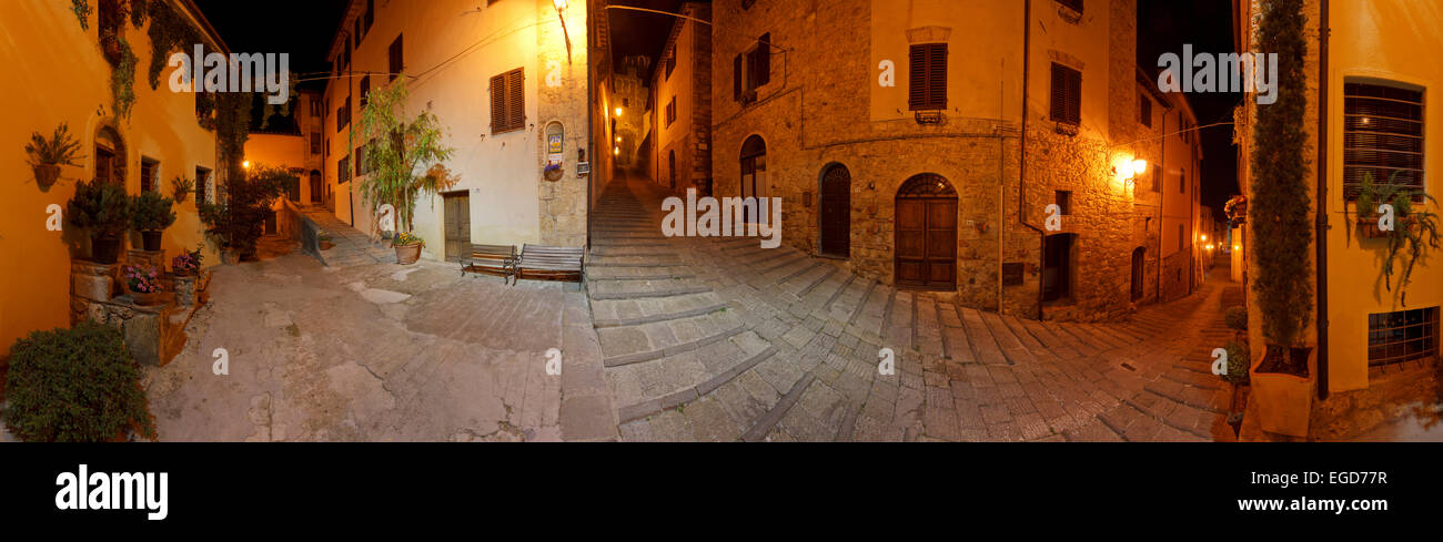 Gassen in Massa Marritima bei Nacht, Massa Marittima, Provinz Grosseto, Toskana, Italien, Europa Stockfoto