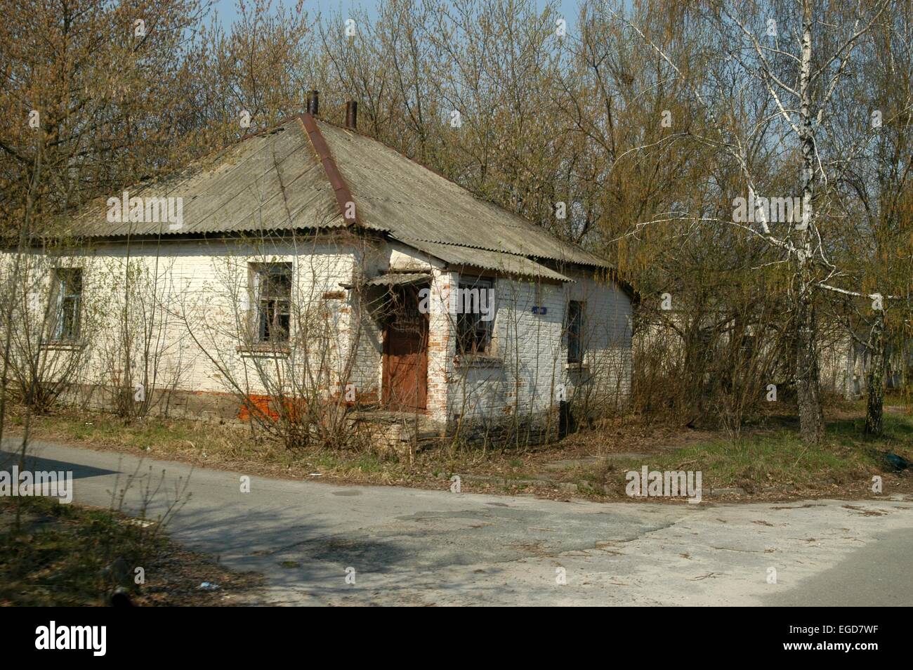 20 Jahre ab dem Nuklearunfall von Tschernobyl, Zugang verlassene Häusern innerhalb der begrenzten kontaminierte Fläche von 30 km Stockfoto