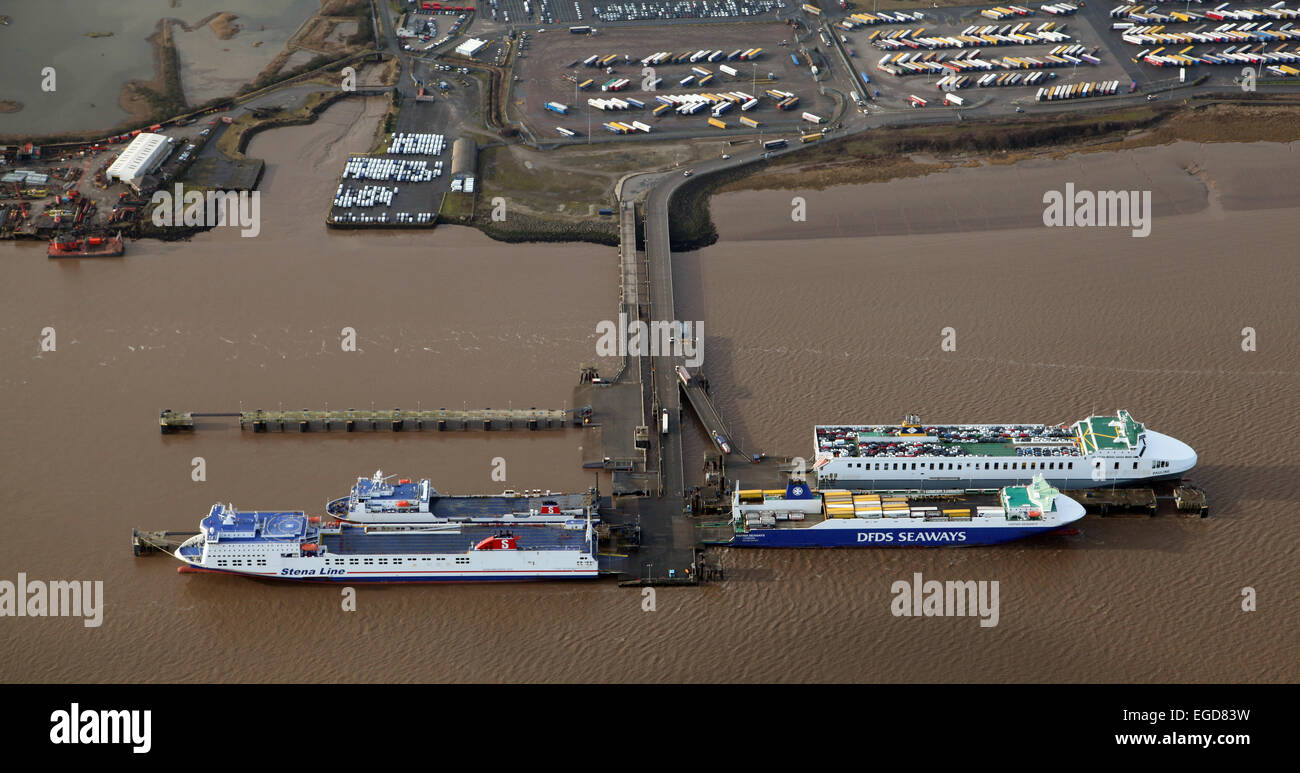 Luftaufnahme der 3 Schiffe, DFDS, Stena und MV Pauline im Dock Immingham, Lincolnshire, UK Stockfoto