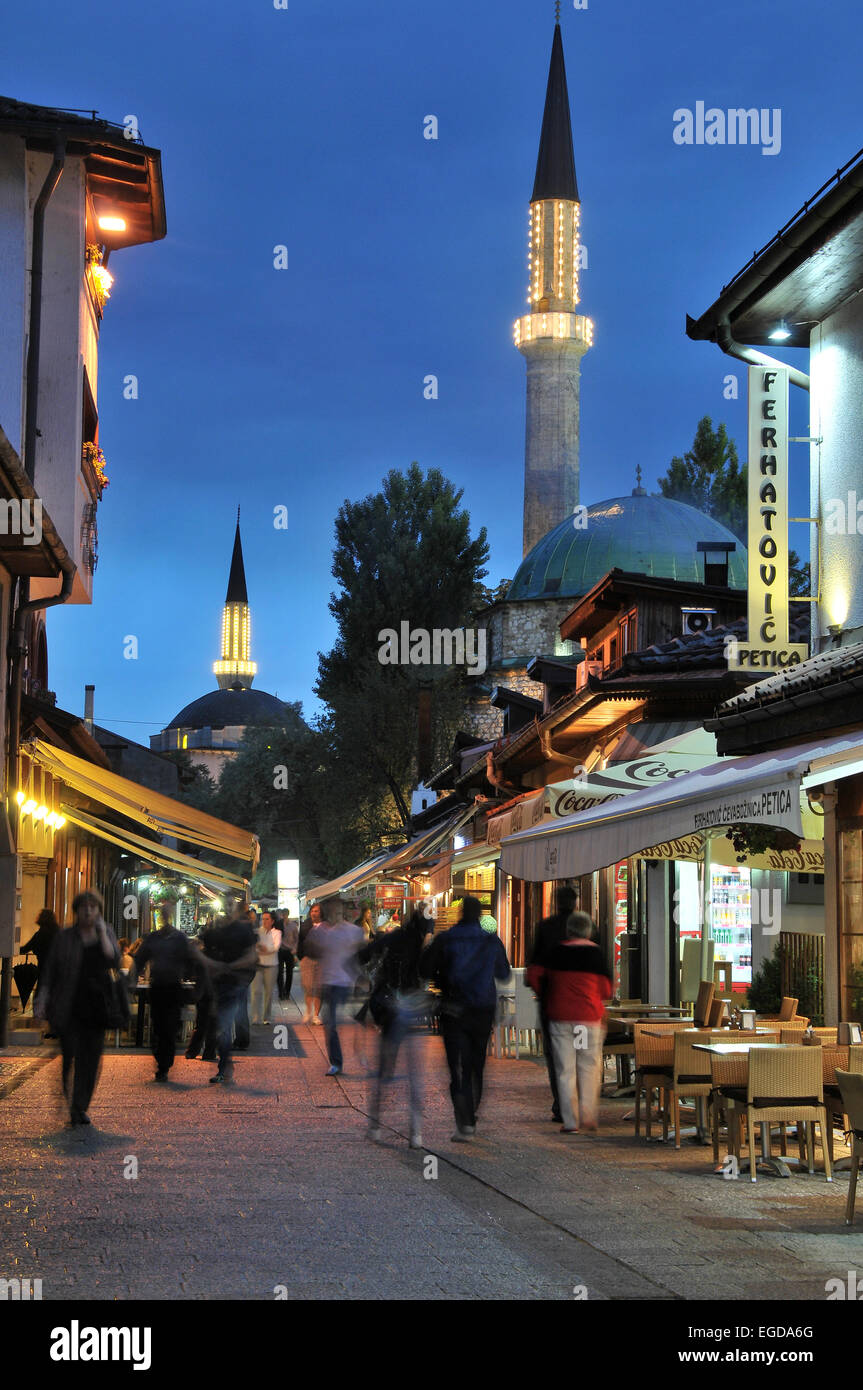 Bascarsija, alte Basar in der Altstadt im Abendlicht, Sarajevo, Bosnien und Herzegowina Stockfoto