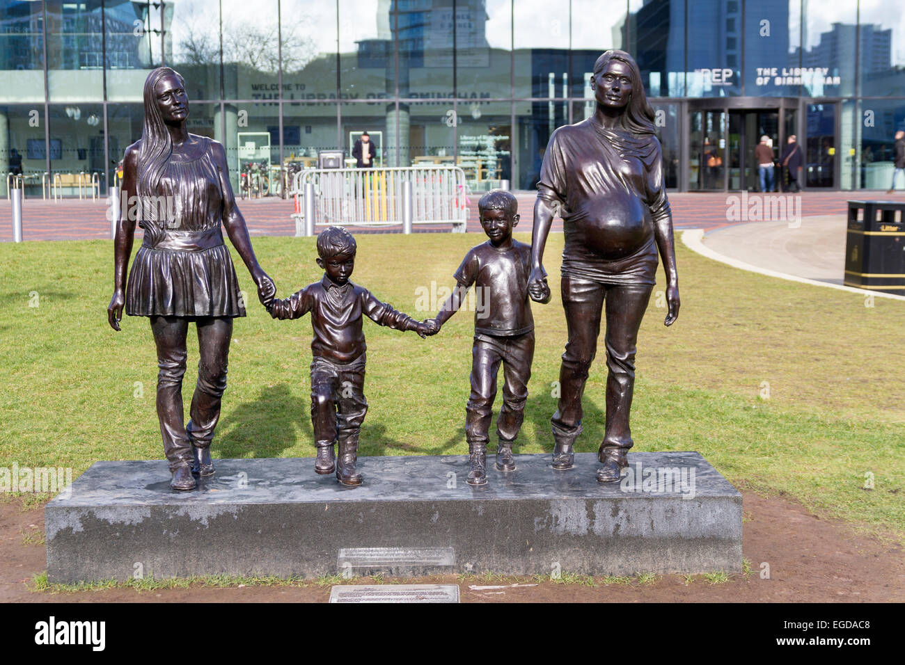 Skulptur von einer echten Birmingham-UK-Familie Stockfoto