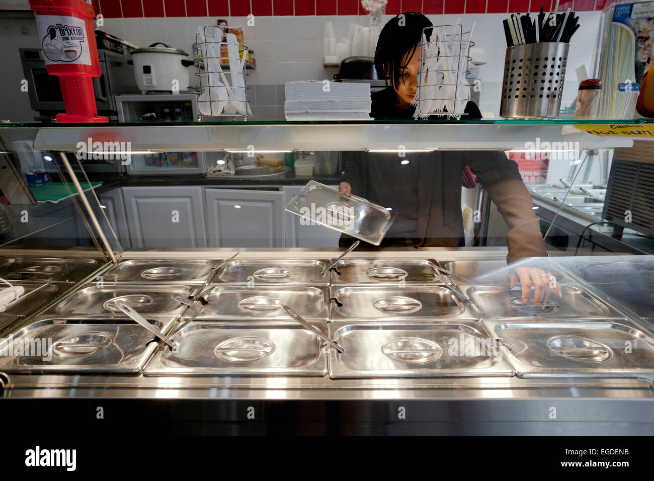 Blakajacks Cafe in Brixton Karibik Pellkartoffeln und karibischen Musik serviert Stockfoto