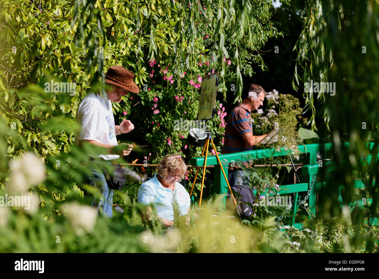 Gruppe von Malern in Monets Gärten, Giverny, Seine-Maritime, obere Normandie, Frankreich Stockfoto