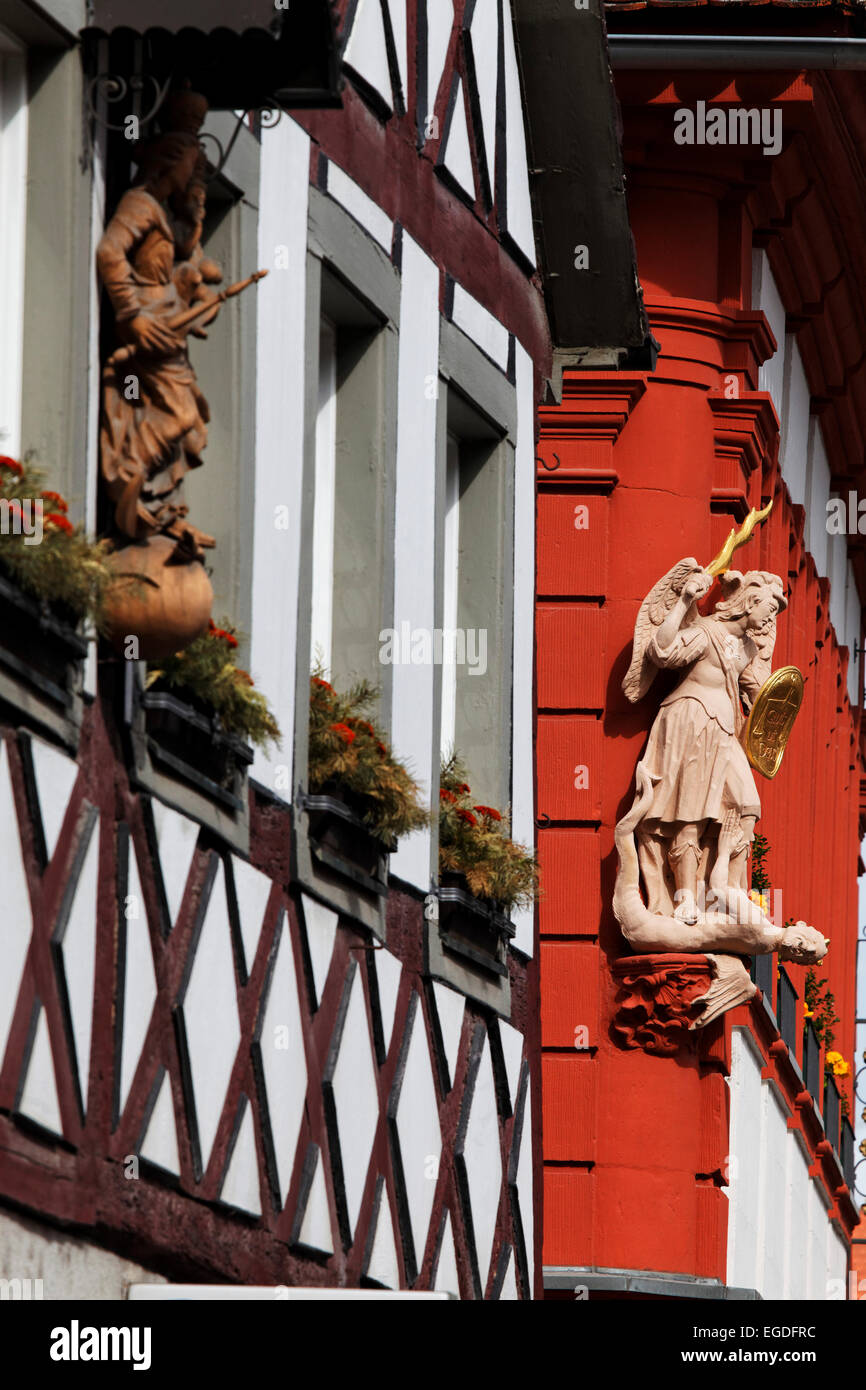 Details an den Fassaden der beiden gerahmt Holzhäuser, Volkach, untere Franken, Bayern, Deutschland Stockfoto