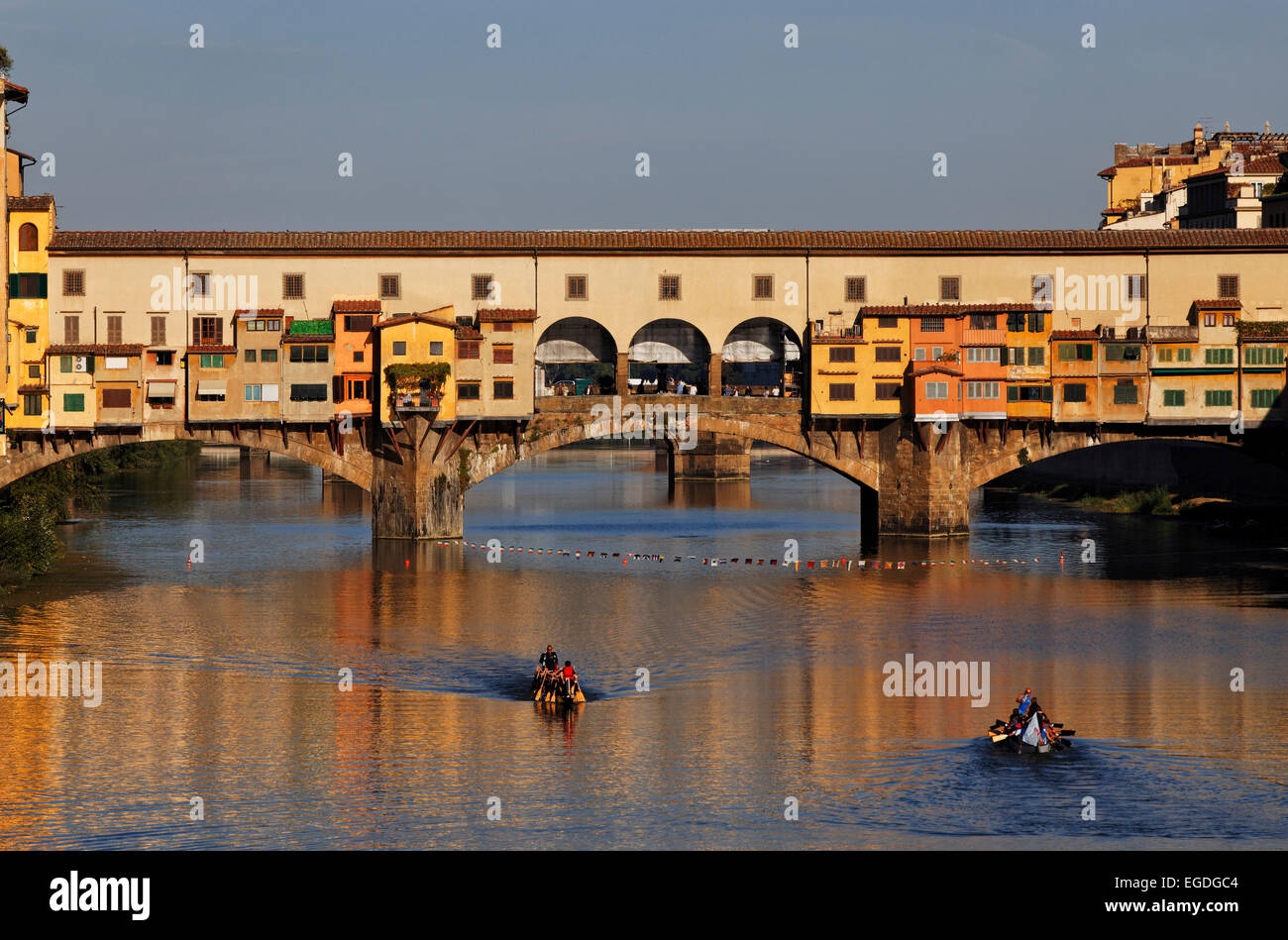 Arno und Ponte Vecchio, Florenz, Toskana, Italien Stockfoto