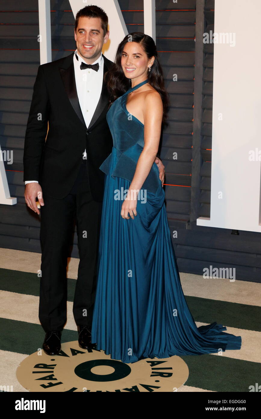 Schauspielerin Olivia Munn und Aaron Rodgers besuchen die Vanity Fair Oscar Party im Wallis Annenberg Center für darstellende Künste in Beverly Hills, Los Angeles, USA, am 22. Februar 2015. Foto: Hubert Boesl - kein Draht-Dienst- Stockfoto