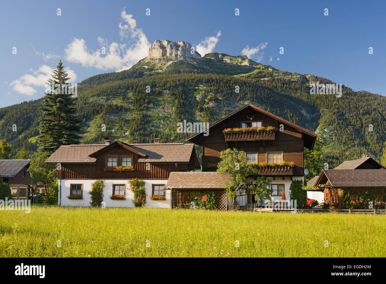 Traditionelle Häuser in Altaussee, Berg Loser, Steiermark, Österreich Stockfoto