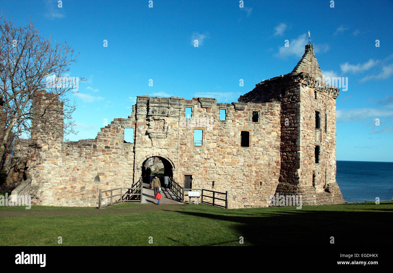 Ruinen der Burg von St Andrews gebaut im Jahr 1400. Stockfoto