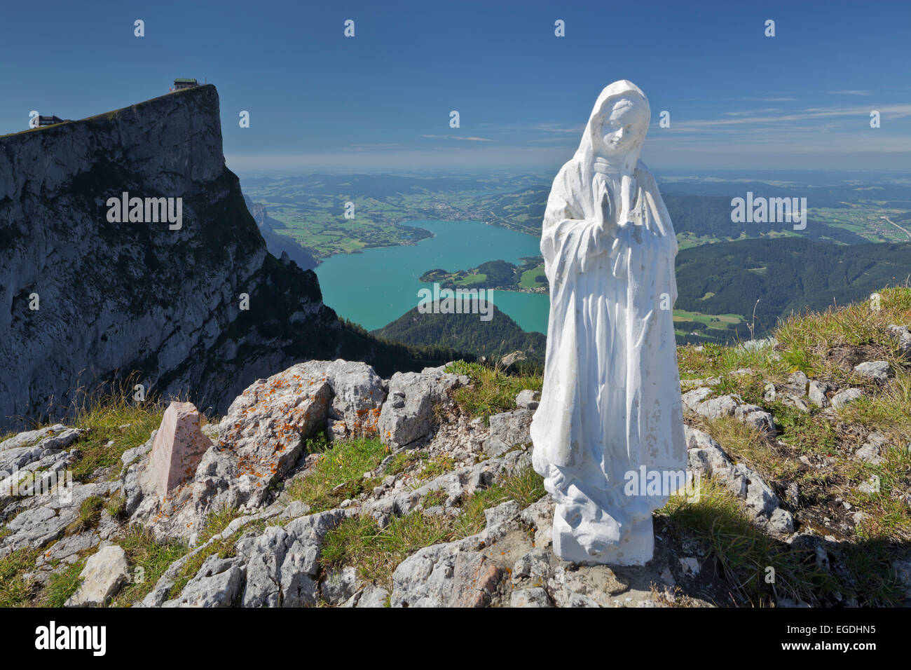 Weiße Madonnenfigur am Schafberg, See Mondsee, Salzkammergut, Salzburger Land, Österreich Stockfoto