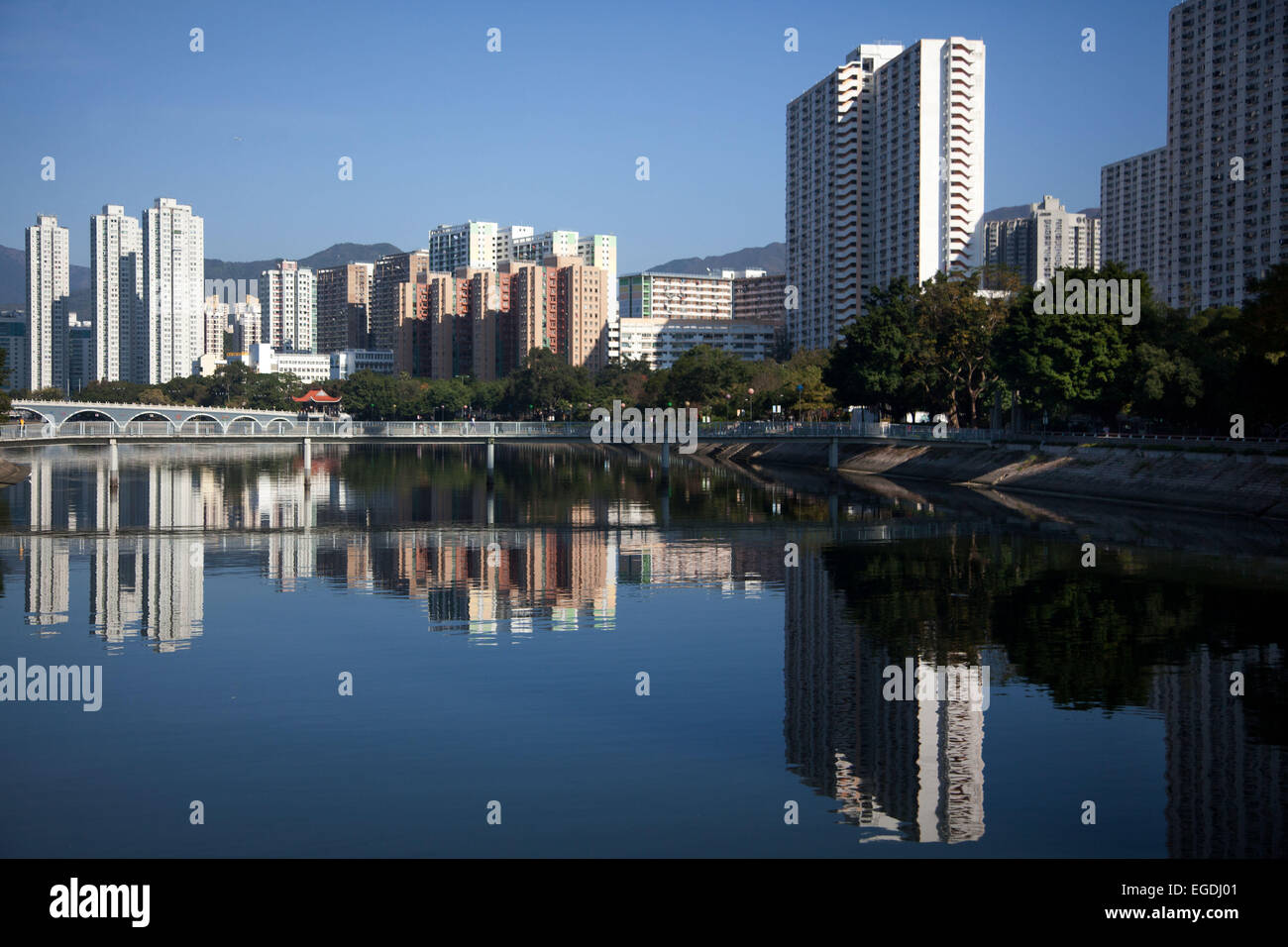 Shing Mun-Fluss in Sha Tin, eine Stadt in den New Territories. Stockfoto