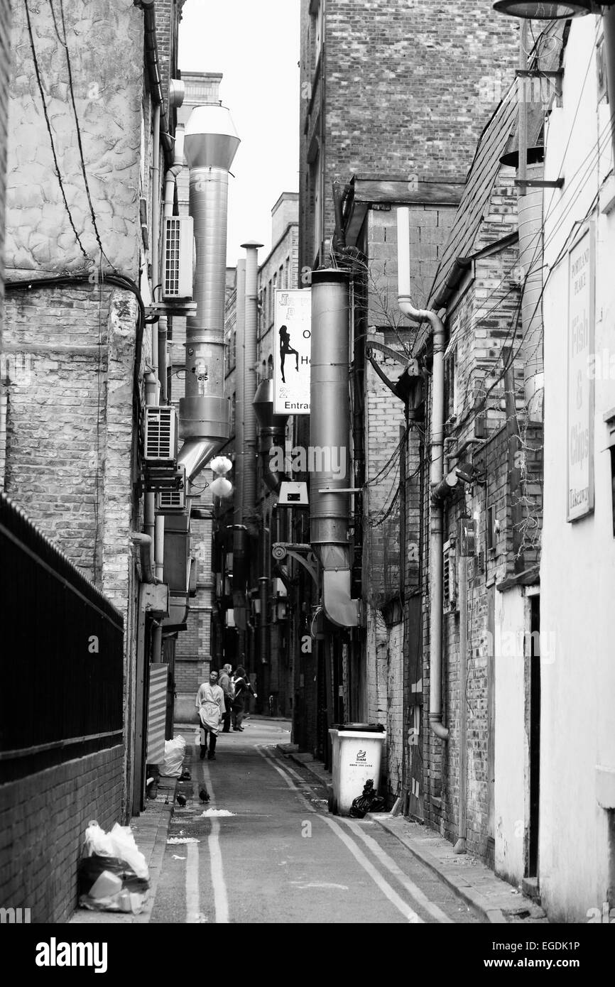 Schwarz / weiß-Bild von einer Seitengasse in Manchester England Stockfoto