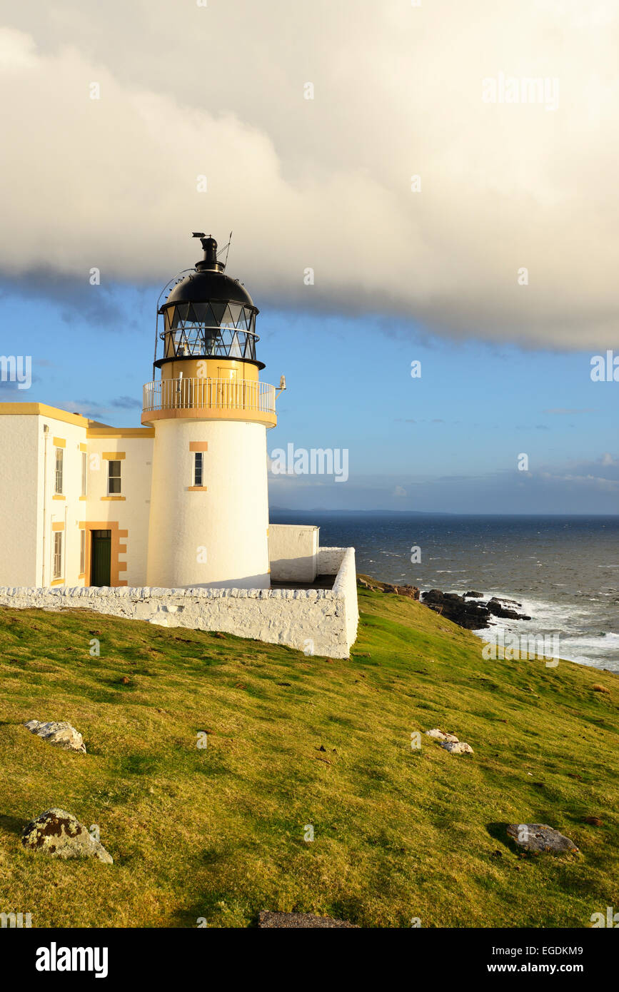Stoner Head Leuchtturm über dem Atlantischen Ozean, Stoner Kopf, Highland, Schottland, Großbritannien, Vereinigtes Königreich Stockfoto Stoner Head Leuchtturm über dem Atlantischen Ozean, Stoner Kopf, Highland, Schottland, Großbritannien, Vereinigtes Königreich Stockfoto