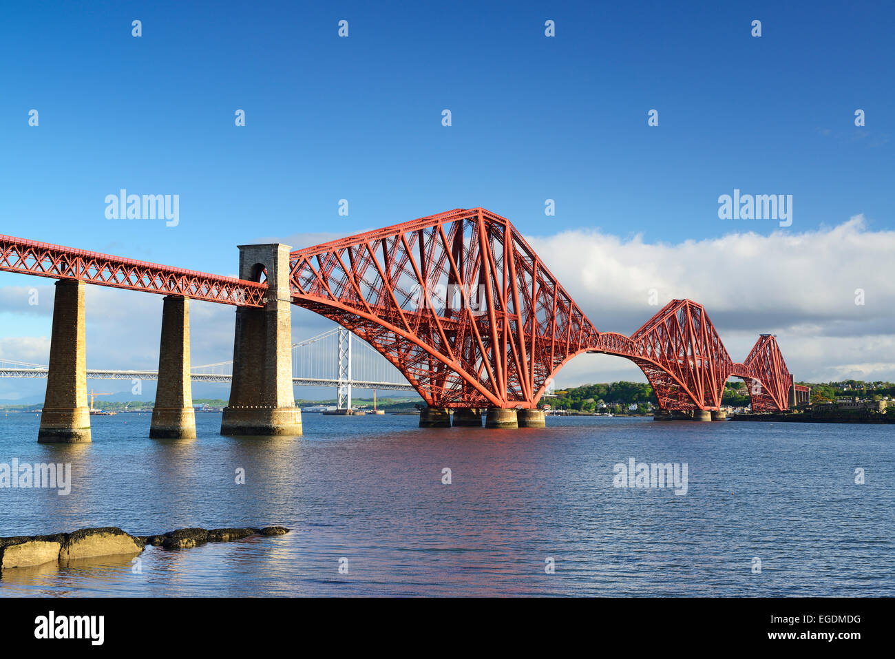 Forth Bridge in der Nähe von Edinburgh, Edinburgh, Schottland, Großbritannien, Vereinigtes Königreich Stockfoto